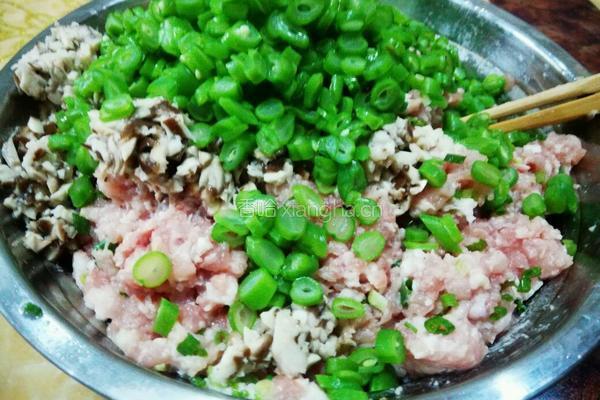 香菇豆角猪肉饺子的做法图解6