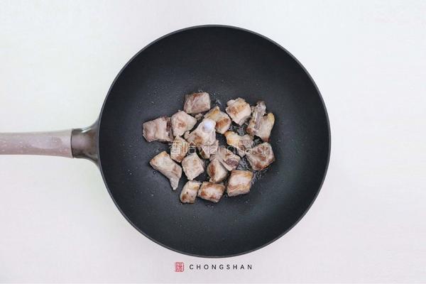 糖醋烧排骨的做法图解1