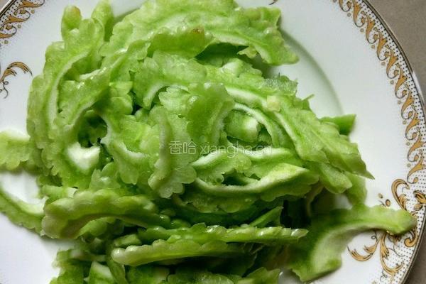 干煸苦瓜的做法图解1