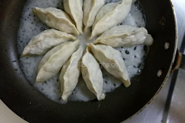 韭菜鸡蛋粉条煎饺的做法图解4