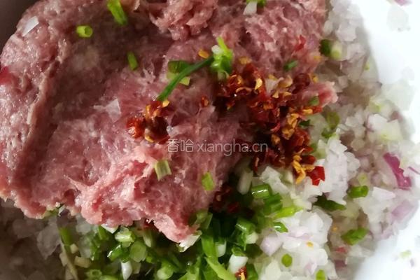 猪肉洋葱冬瓜灌汤小笼包的做法图解6