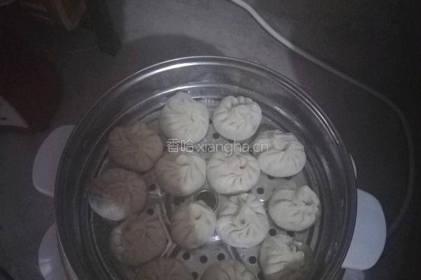 猪肉洋葱冬瓜灌汤小笼包的做法图解10