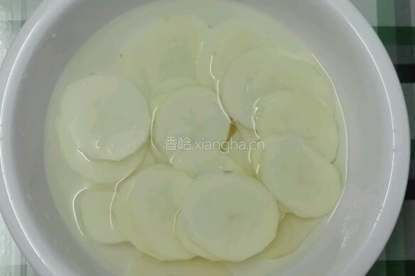 自制无添加孜然薯片的做法图解2