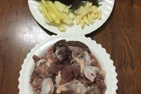 紫苏焖鸭的做法图解1