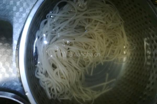 蚝油茄汁拌面的做法图解3