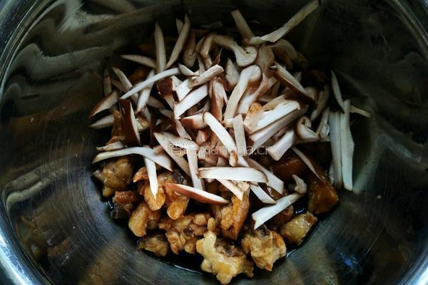 香菇糯米鸡翅南瓜盅的做法图解12