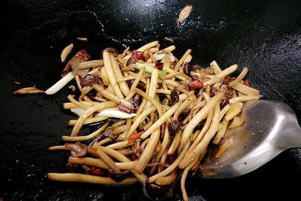 干煸茶树菇的做法图解8