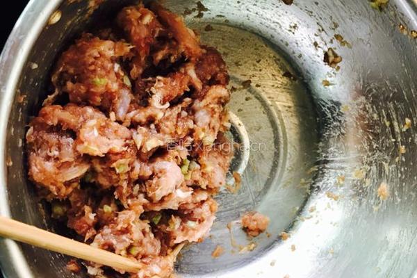 茴香大肉饺子的做法图解4