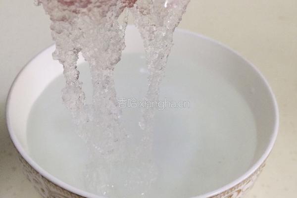 桃胶雪燕皂角米羹的做法图解3