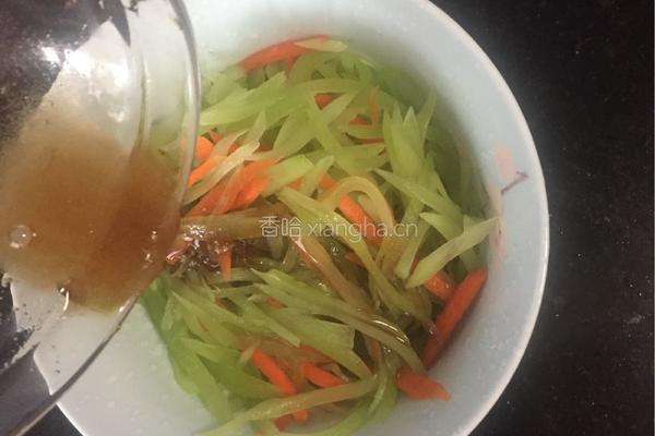 凉拌绿莴笋的做法图解5