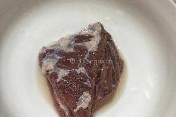 土豆烧牛腩的做法图解1