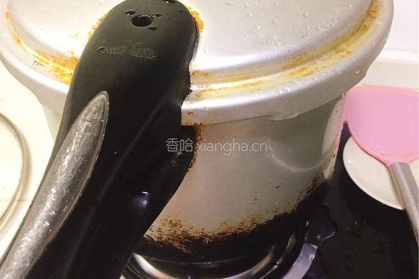 笋干黄花菜炖猪蹄的做法图解13