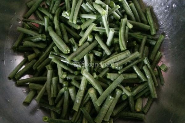 豇豆土豆丝的做法图解1
