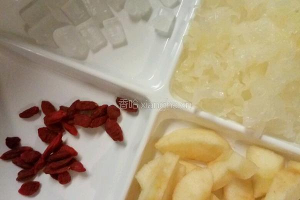 苹果银耳羹的做法图解1