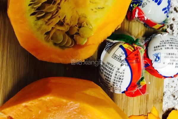 蛋黄焗南瓜的做法图解1