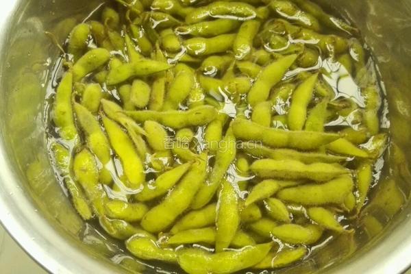 煮毛豆的做法图解3