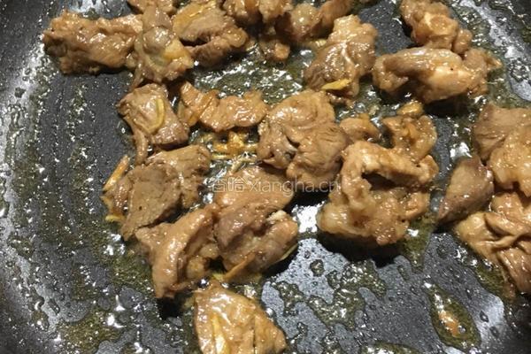 拆骨肉炒菱角的做法图解3