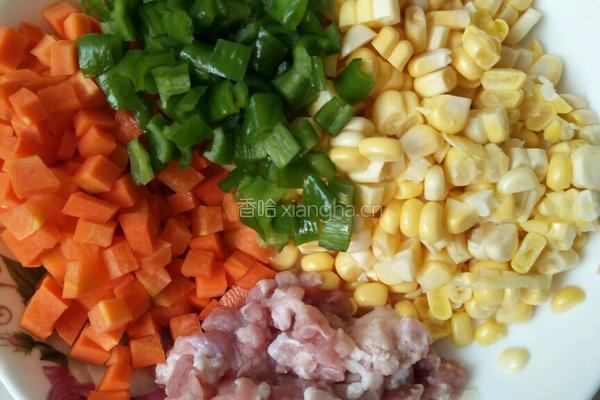 玉米肉粒炒饭的做法图解1