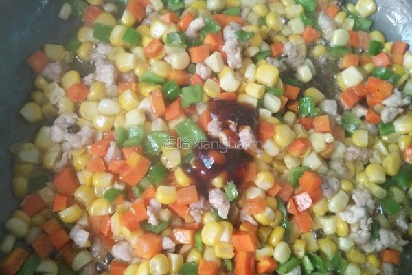 玉米肉粒炒饭的做法图解3