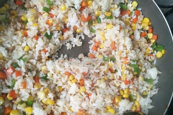 玉米肉粒炒饭的做法图解4