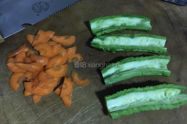蜂蜜苦瓜的做法图解2
