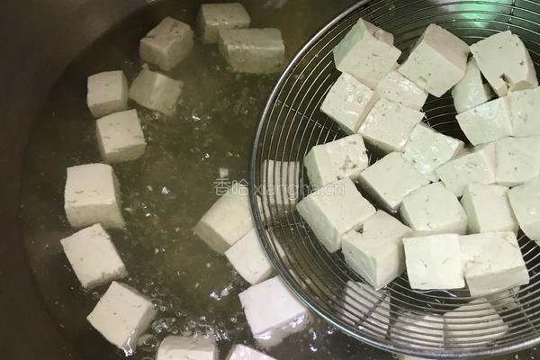 虾菇干烩豆腐的做法图解5