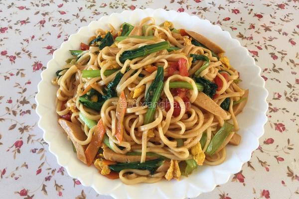 火腿蔬菜炒面的做法图解8