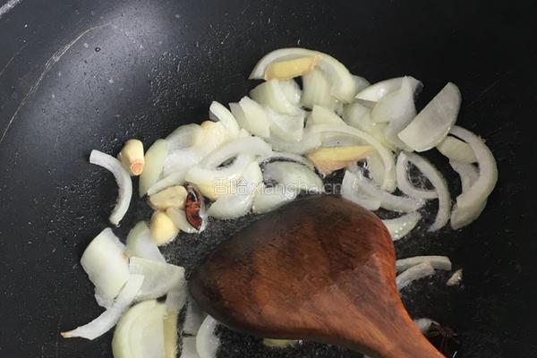 尖椒炒牛肉的做法图解1