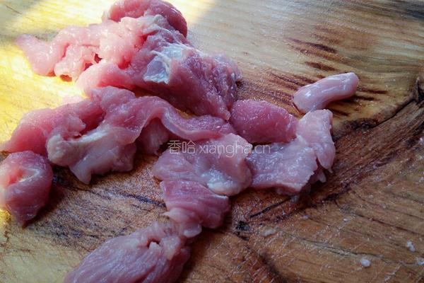 胡萝卜丝炒肉的做法图解2