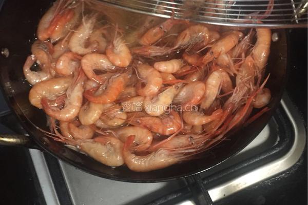 南乳汁煮炸河虾的做法图解4