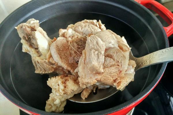 红枣莲藕大骨汤的做法图解6