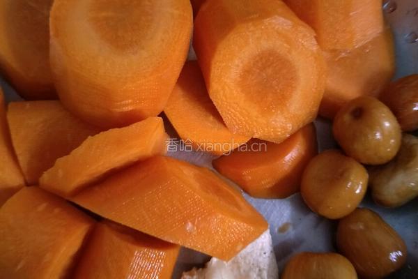 土茯苓绿豆老鸽汤的做法图解1