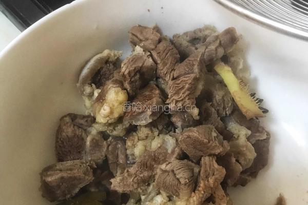 牛肉炖萝卜的做法图解3