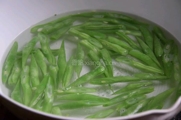 四季豆炒酸菜的做法图解3