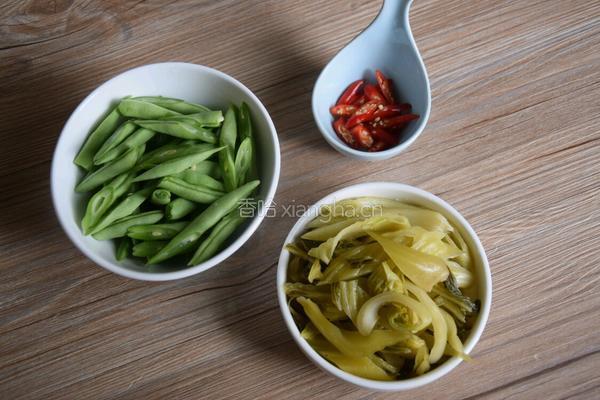 四季豆炒酸菜的做法图解2