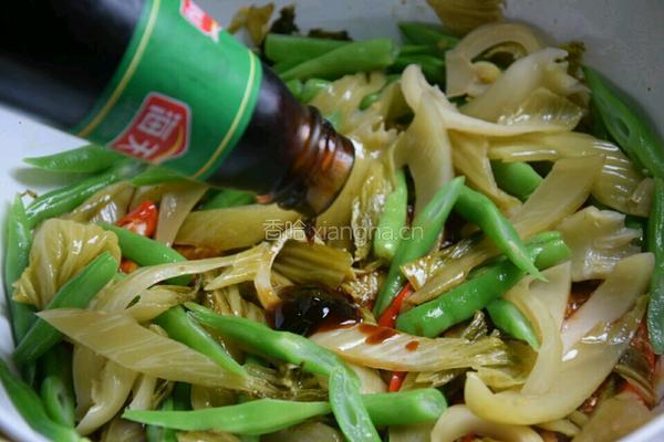 四季豆炒酸菜的做法图解10