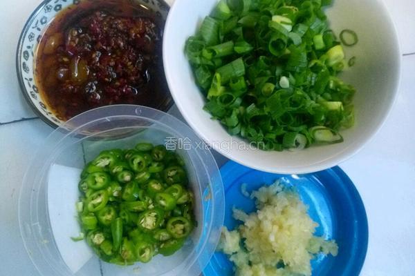 老干妈煎武昌鱼的做法图解3