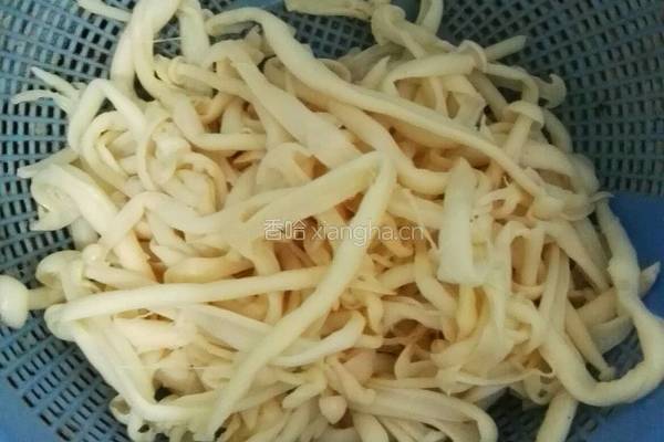 白玉菇炒鸡脯的做法图解2