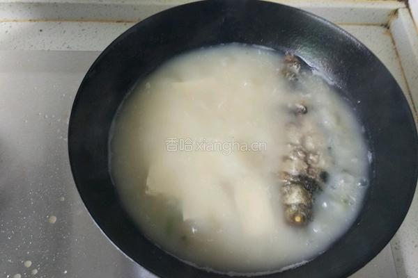 鲫鱼豆腐汤的做法图解6