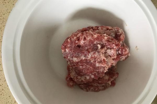酸菜肉蒸饺的做法图解1