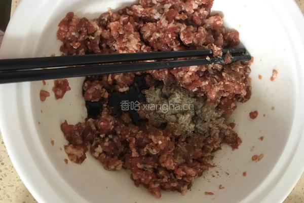 酸菜肉蒸饺的做法图解2