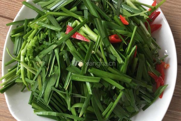辣炒韭菜的做法图解1
