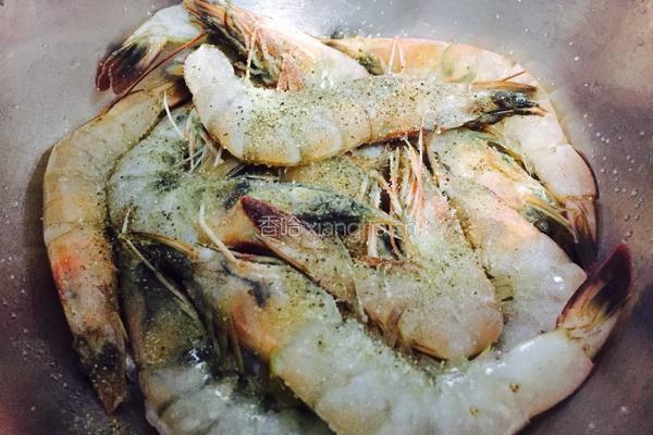 避风塘炒虾的做法图解1