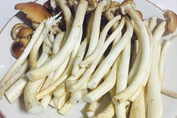 腊肠茶树菇小炒的做法图解1