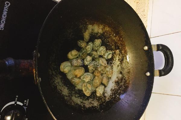 海鲜青菜面的做法图解2