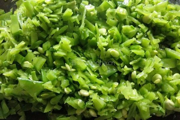 荷兰豆木耳饺的做法图解3