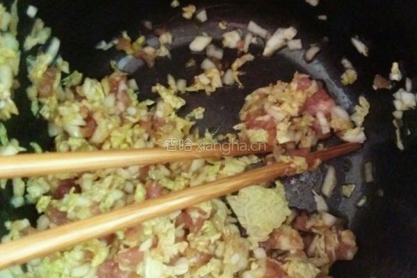 白菜饺子的做法图解1