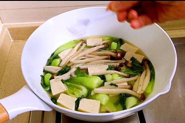 青岛#油菜菌菇豆腐汤#年夜饭#的做法图解7