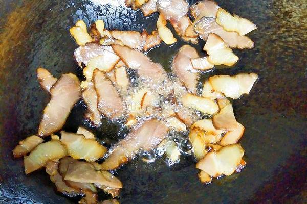 小柱私房菜之藠头炒腊肉的做法图解3