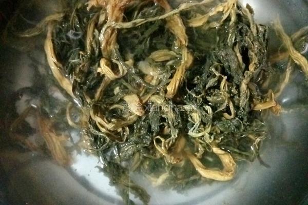 梅干菜炒肉的做法图解1